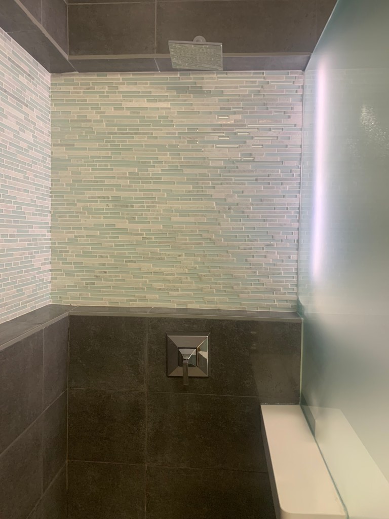 Neil Scrivener reviews The Greenwich Lounge in JFK's Terminal 8 (New York), available to those traveling Business Class.