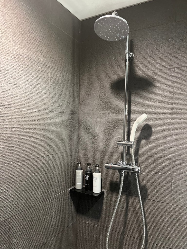 Neil Scrivener reviews the JAL First Lounge in Terminal 3 of Haneda's Tokyo Airport.