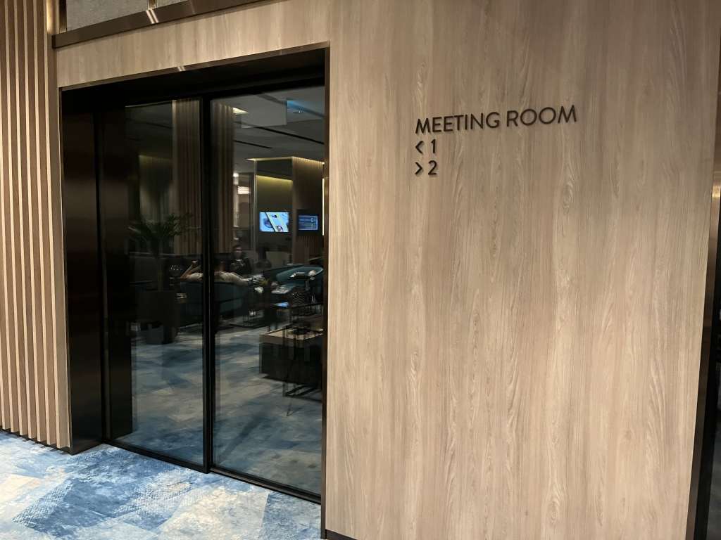 Neil Scrivener reviews the Changi Lounge in Singapore Airport's Jewel, on land side - with Priority Pass access.