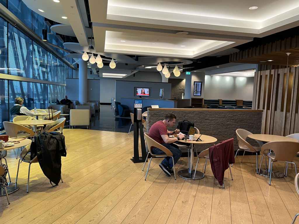 ✈️ Aer Lingus Lounge at Heathrow Terminal 2 – A hidden gem or just another airline lounge? 🛋️ With comfortable seating, a variety of food options, and a relaxed atmosphere, this lounge provides a solid pre-flight experience. 🍽️✨ While it may not be the most extravagant, it offers a decent place to unwind. Does it stand out, or is it just another stop? ✨
