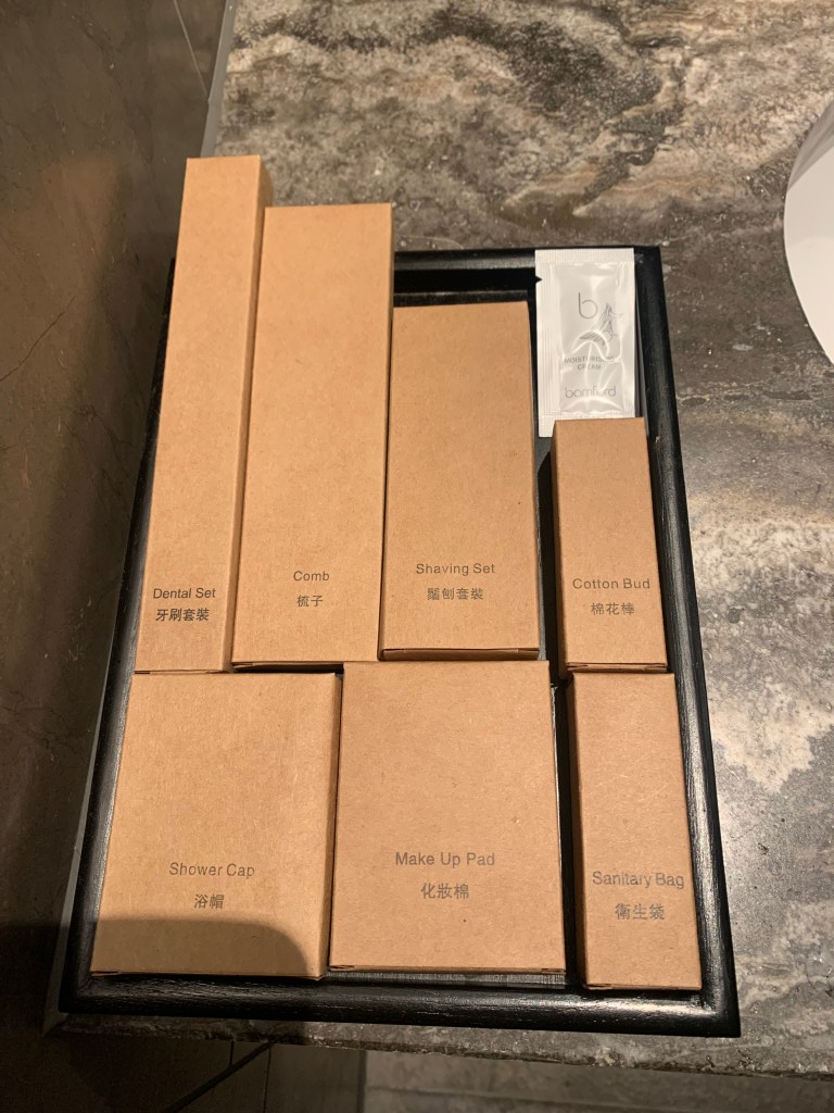 Neil Scrivener reviews Cathay Pacific's The Deck, in Hong Kong's International Airport (HKG).