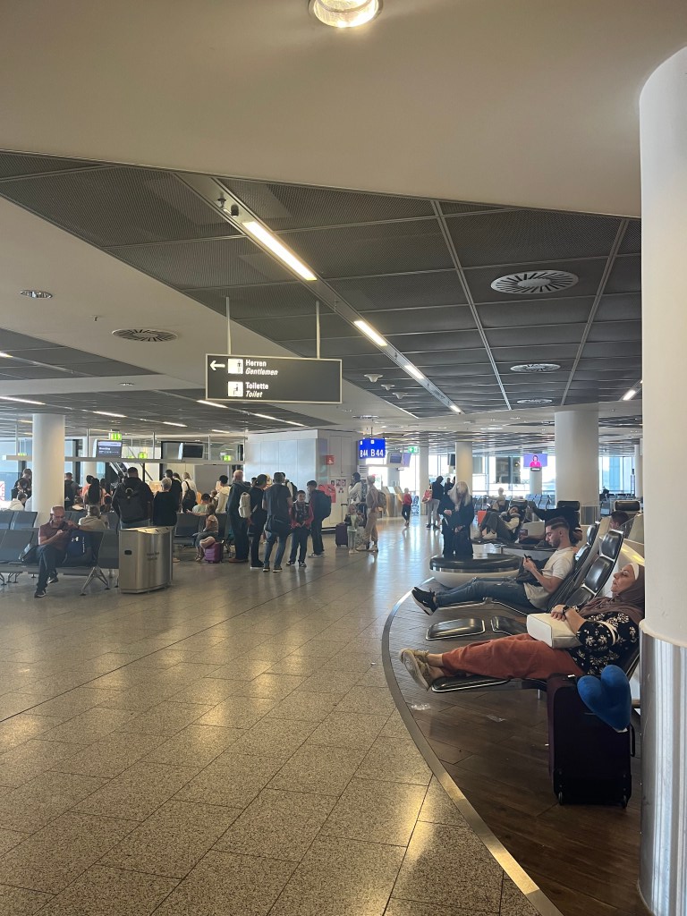Neil Scrivener reviews the Lufthansa Business Class Lounge by Gate B44 in Frankfurt's Airport (FRA).